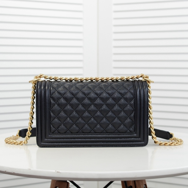 シャネルバッグ側面デザイン